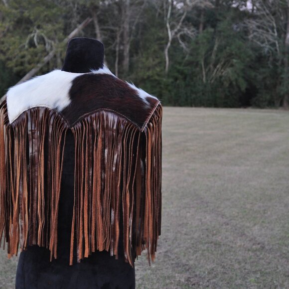🤍🤎 Handcrafted Cowhide & Leather Fringe Bolero – One of One 🤎🤍 - Picture 4 of 5